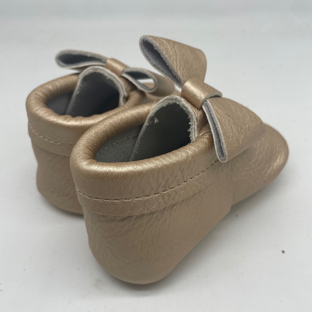 First Steps Baby Girls Gold Metallic Leather Bow Moccasins Size 4 Soft Sole - Picture 3 of 7
